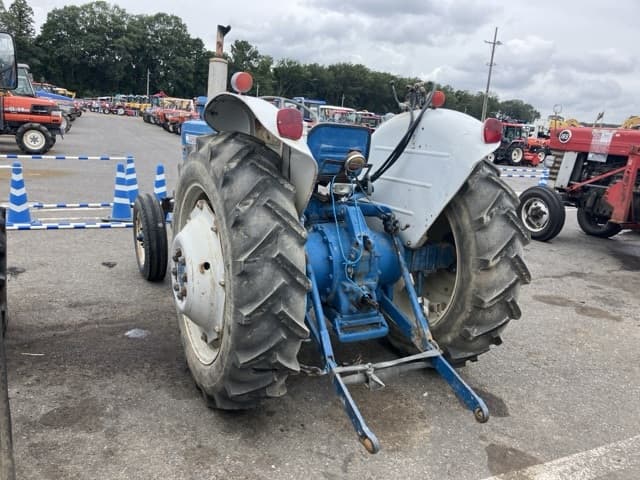 Tractor — Auction (lot 8460-2144)