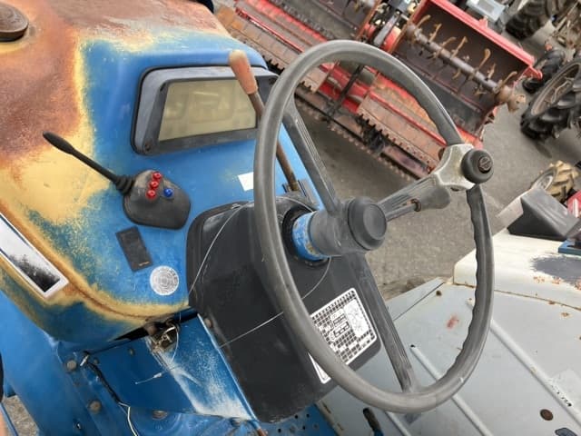 Tractor — Auction (lot 8460-2166)