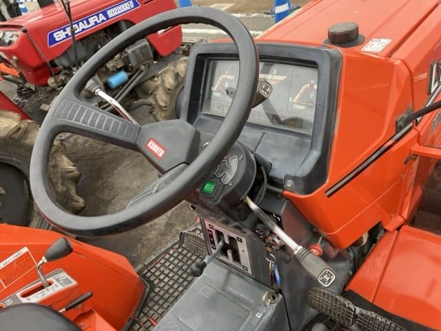 Tractor — Auction (lot 8460-2175)