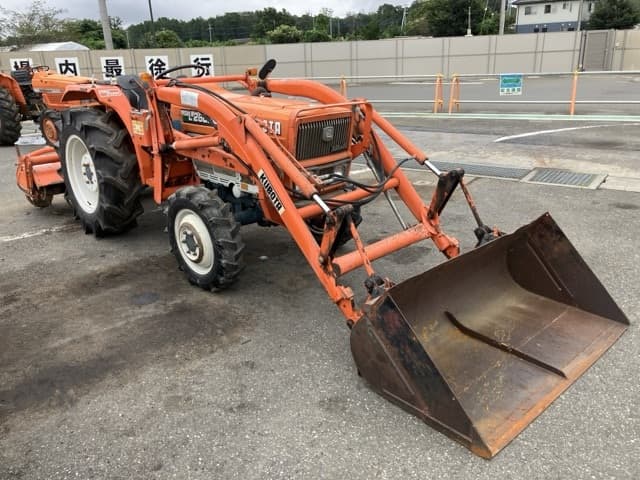 Tractor — Auction (lot 8460-2176)