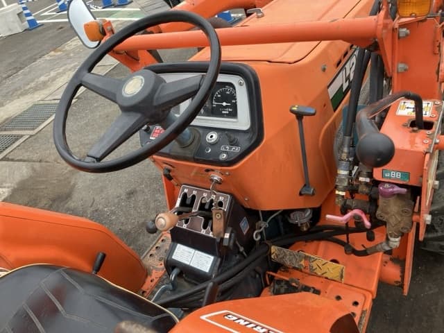 Tractor — Auction (lot 8460-2176)
