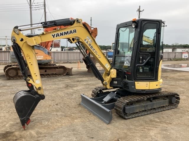 MINI EXCAVATOR — Auction (lot 8460-218)
