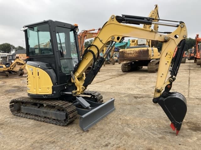 MINI EXCAVATOR — Auction (lot 8460-218)