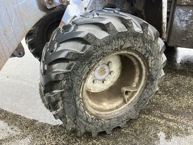 MINI WHEEL LOADER — Auction (lot 8460-241)
