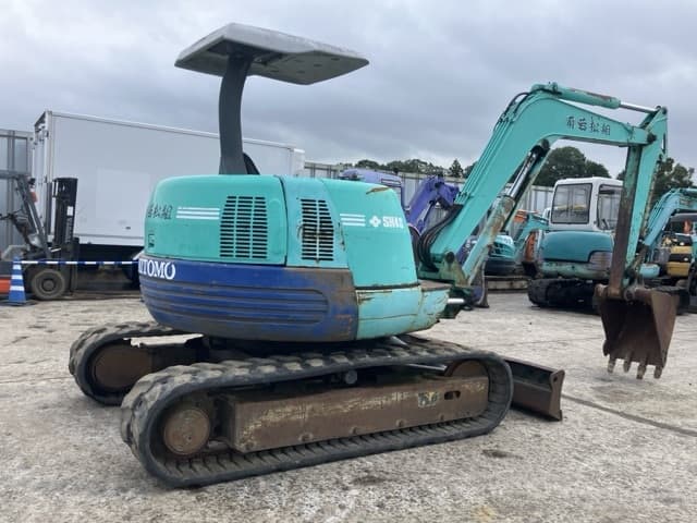 MINI EXCAVATOR — Auction (lot 8460-242)