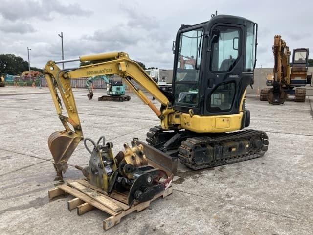 MINI EXCAVATOR — Auction (lot 8460-247)
