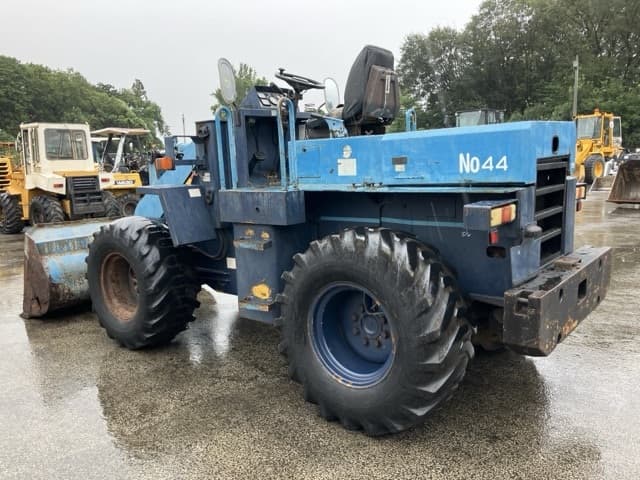 WHEEL LOADER — Auction (lot 8460-268)