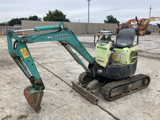 MINI EXCAVATOR — Auction (lot 8460-271)