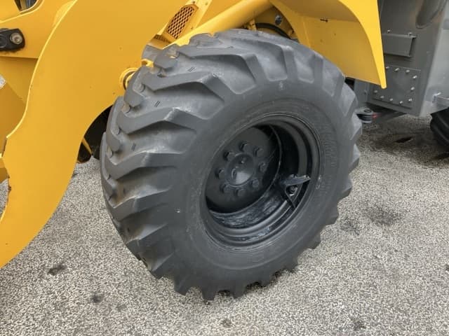WHEEL LOADER — Auction (lot 8460-282)
