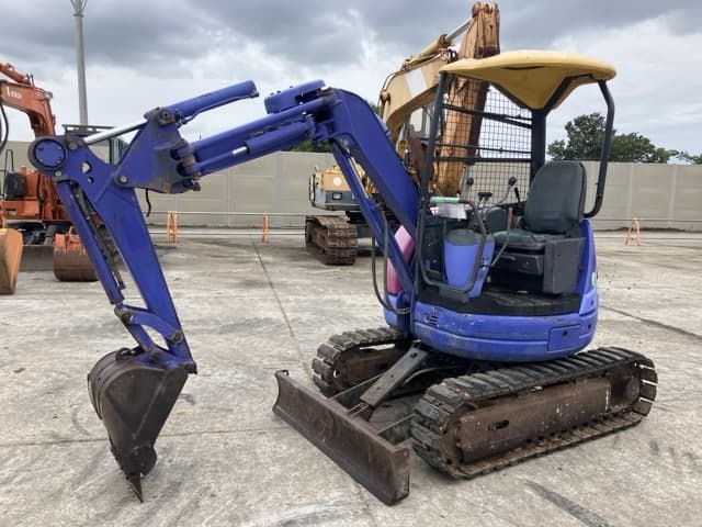 MINI EXCAVATOR — Auction (lot 8460-303)