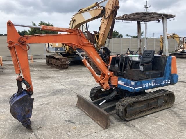 MINI EXCAVATOR — Auction (lot 8460-311)
