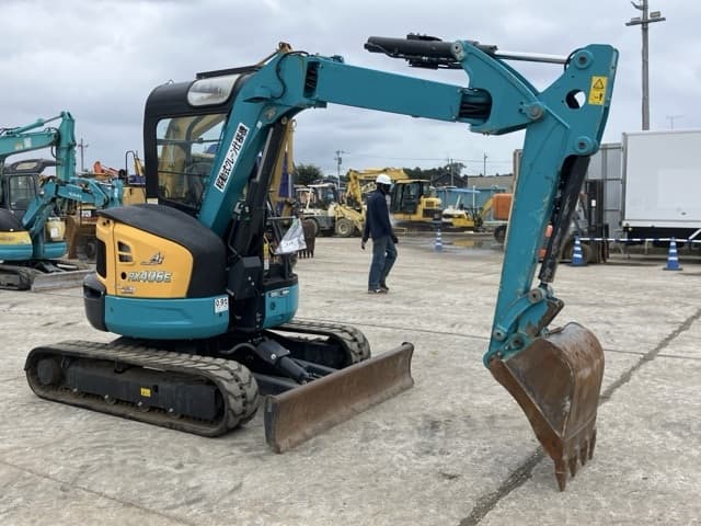 MINI EXCAVATOR — Auction (lot 8460-314)