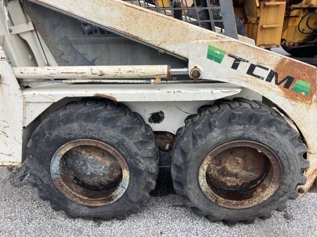 SKID STEER LOADER — Auction (lot 8460-320)