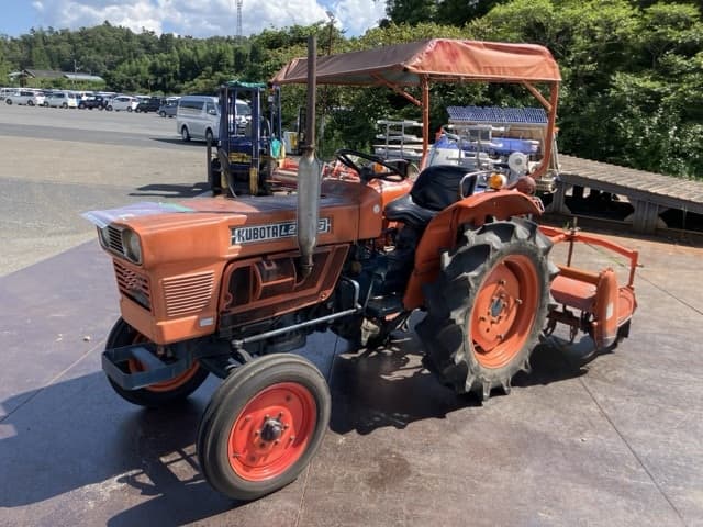 Tractor — Auction (lot 8460-32011)