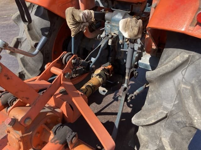 Tractor — Auction (lot 8460-32011)