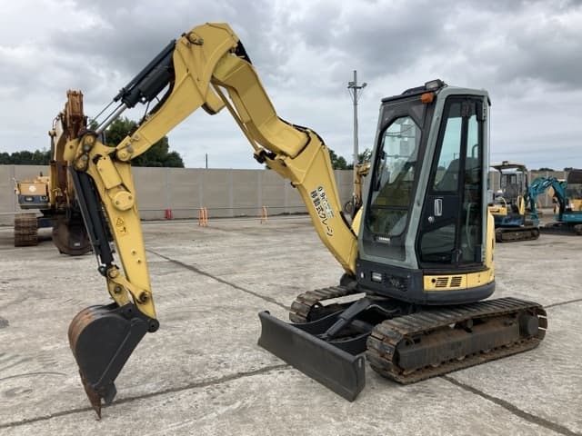 MINI EXCAVATOR — Auction (lot 8460-323)