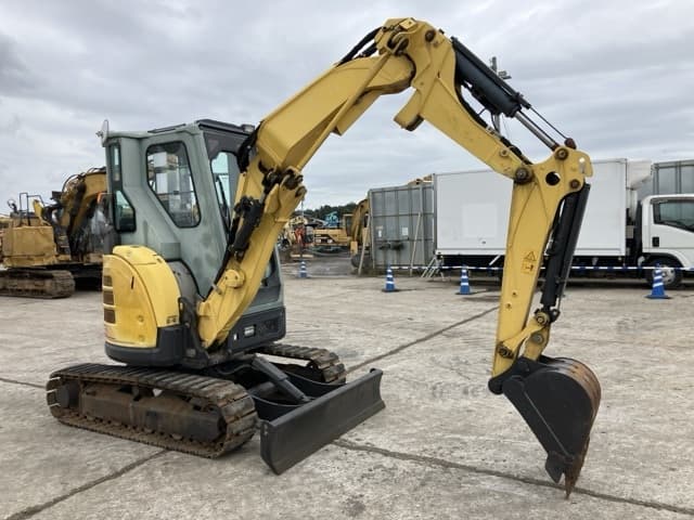 MINI EXCAVATOR — Auction (lot 8460-323)