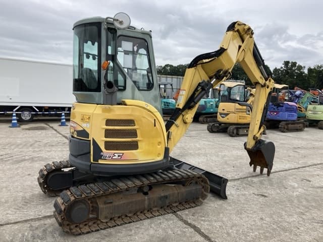 MINI EXCAVATOR — Auction (lot 8460-323)