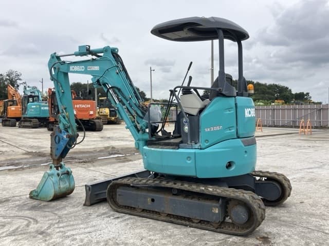MINI EXCAVATOR — Auction (lot 8460-330)