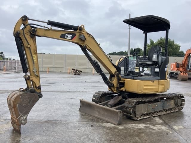 MINI EXCAVATOR — Auction (lot 8460-35)