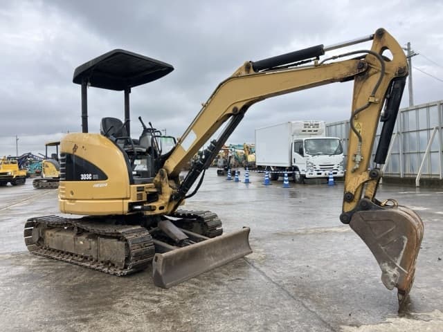 MINI EXCAVATOR — Auction (lot 8460-35)