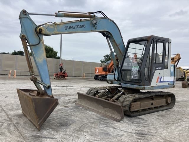 EXCAVATOR — Auction (lot 8460-353)