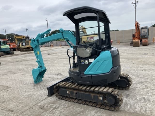 MINI EXCAVATOR — Auction (lot 8460-363)