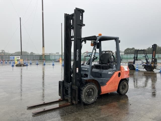 Forklift — Auction (lot 8460-4025)