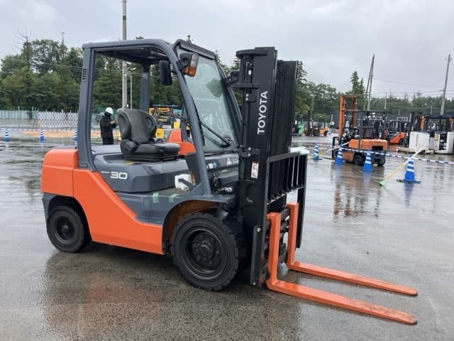 Forklift — Auction (lot 8460-4031)