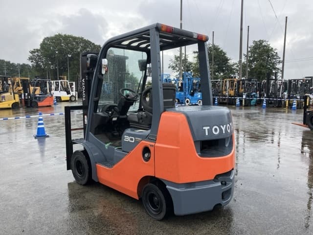 Forklift — Auction (lot 8460-4032)