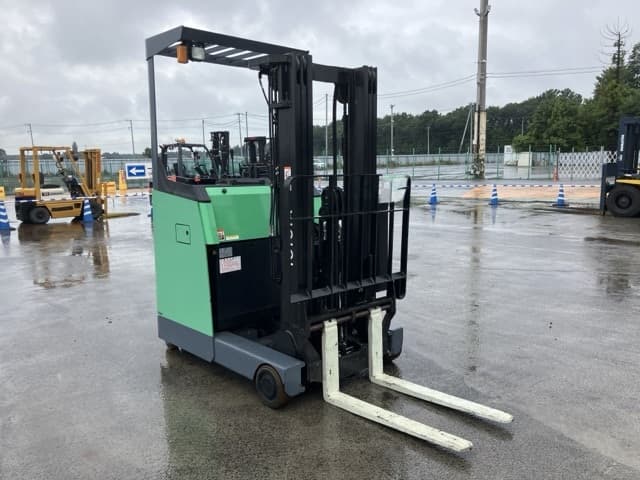 Reach Forklift — Auction (lot 8460-4033)