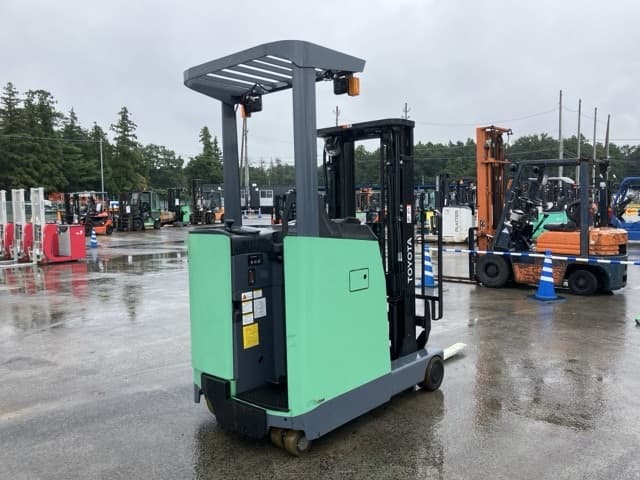 Reach Forklift — Auction (lot 8460-4033)