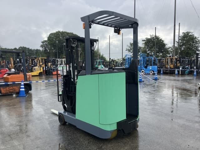 Reach Forklift — Auction (lot 8460-4033)