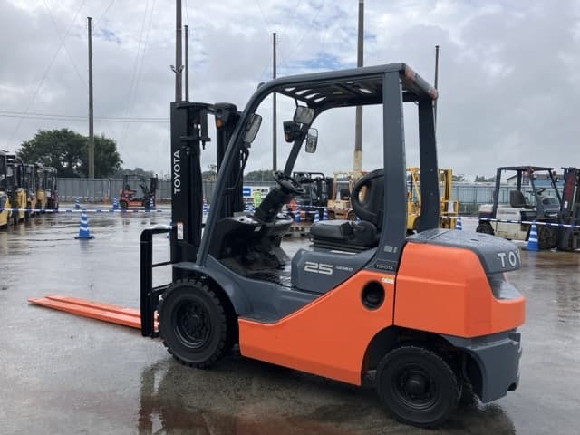 Forklift — Auction (lot 8460-4035)