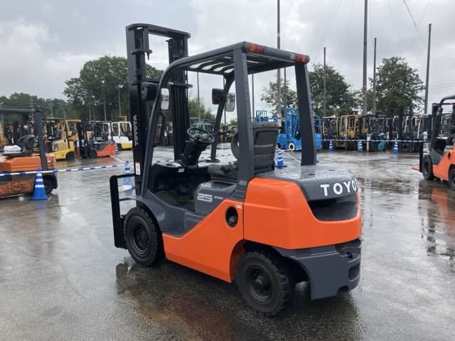 Forklift — Auction (lot 8460-4037)