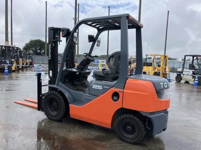 Forklift — Auction (lot 8460-4044)