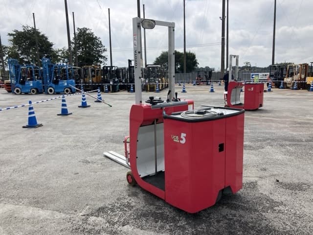 Battery Forklift — Auction (lot 8460-4046)