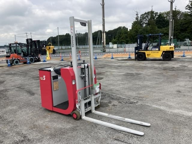 Battery Forklift — Auction (lot 8460-4047)