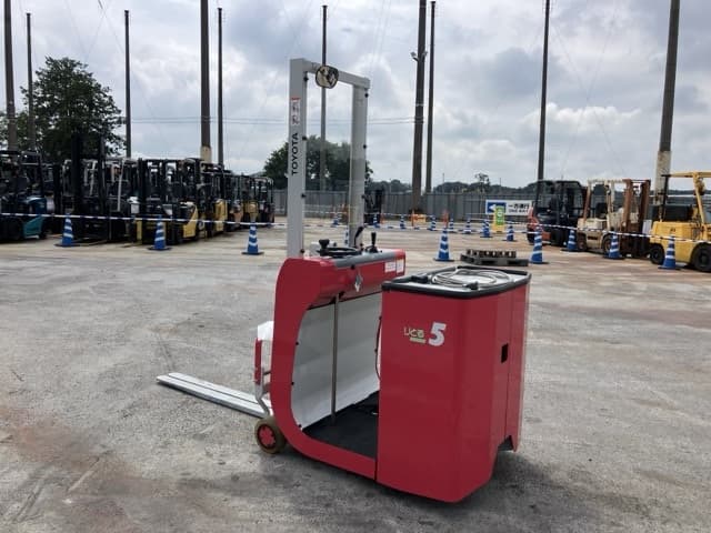 Battery Forklift — Auction (lot 8460-4048)