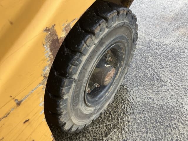 Forklift — Auction (lot 8460-4058)