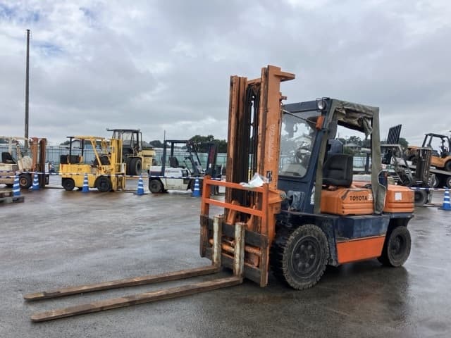 Forklift — Auction (lot 8460-4059)
