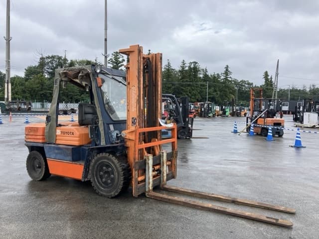 Forklift — Auction (lot 8460-4059)