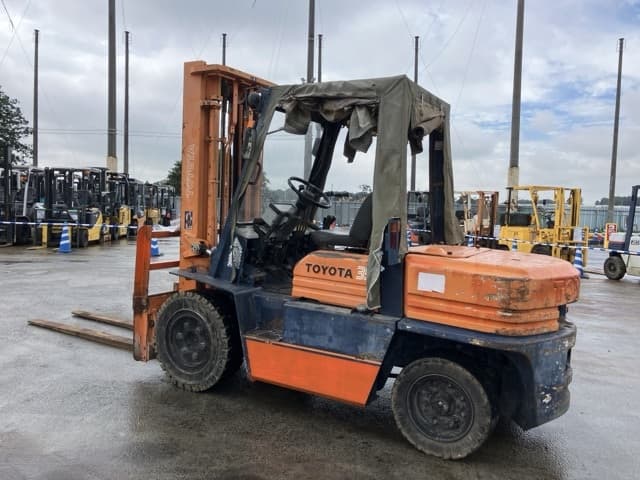 Forklift — Auction (lot 8460-4059)