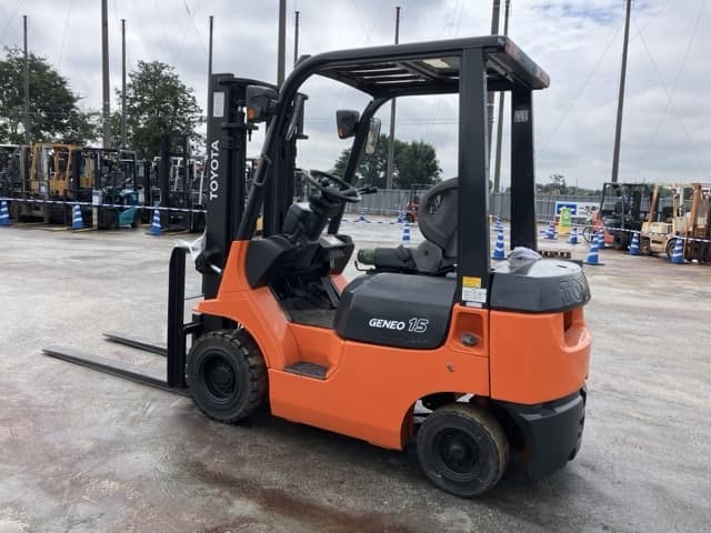 Forklift — Auction (lot 8460-4060)