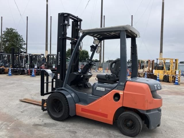 Forklift — Auction (lot 8460-4072)