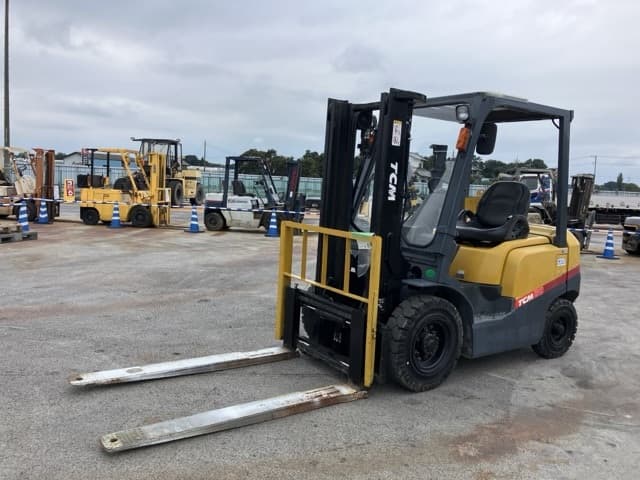 Forklift — Auction (lot 8460-4077)