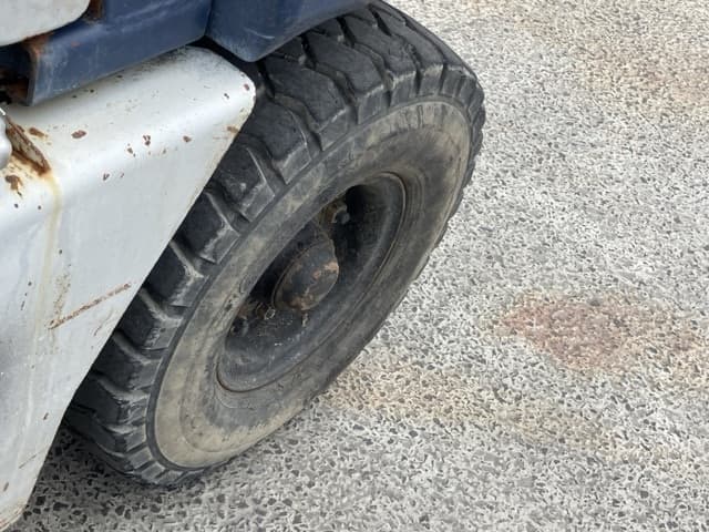 Forklift — Auction (lot 8460-4085)