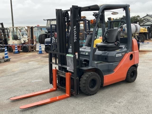 Forklift — Auction (lot 8460-4087)