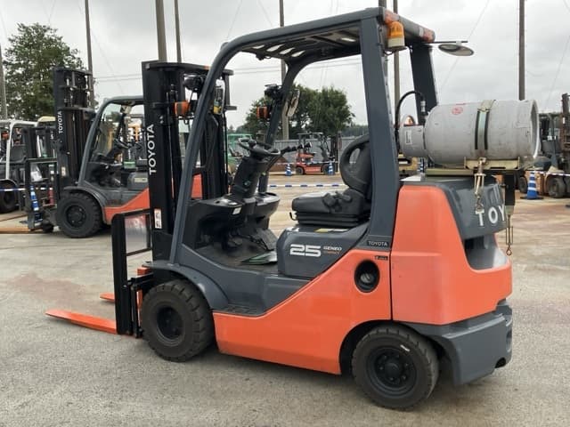 Forklift — Auction (lot 8460-4087)
