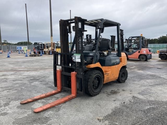 Forklift — Auction (lot 8460-4090)